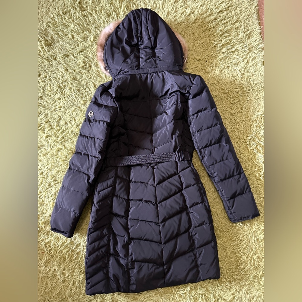 Michael Kors - Women's Faux-Fur-Trim Hooded Belted Puffer Coat - Picture 4 of 11